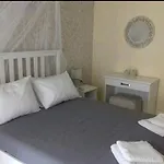 In With Stunning Sea Views 아파트